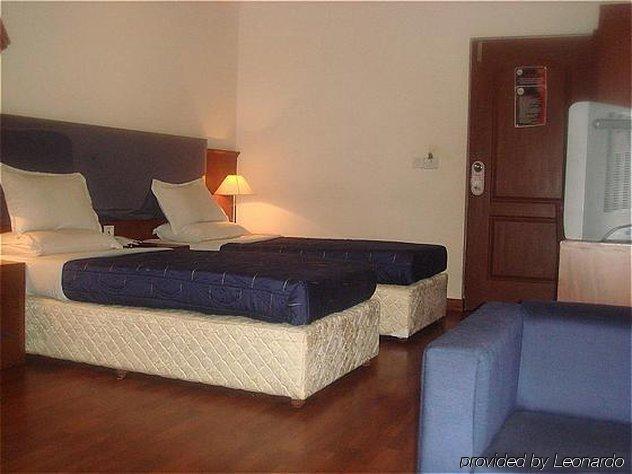 Hotel Noor Empire International Kormangala Bangalore Kamer foto
