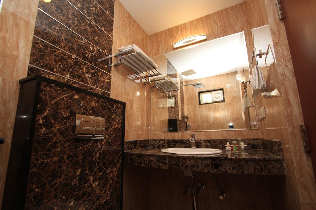 Hotel Noor Empire International Kormangala Bangalore Buitenkant foto